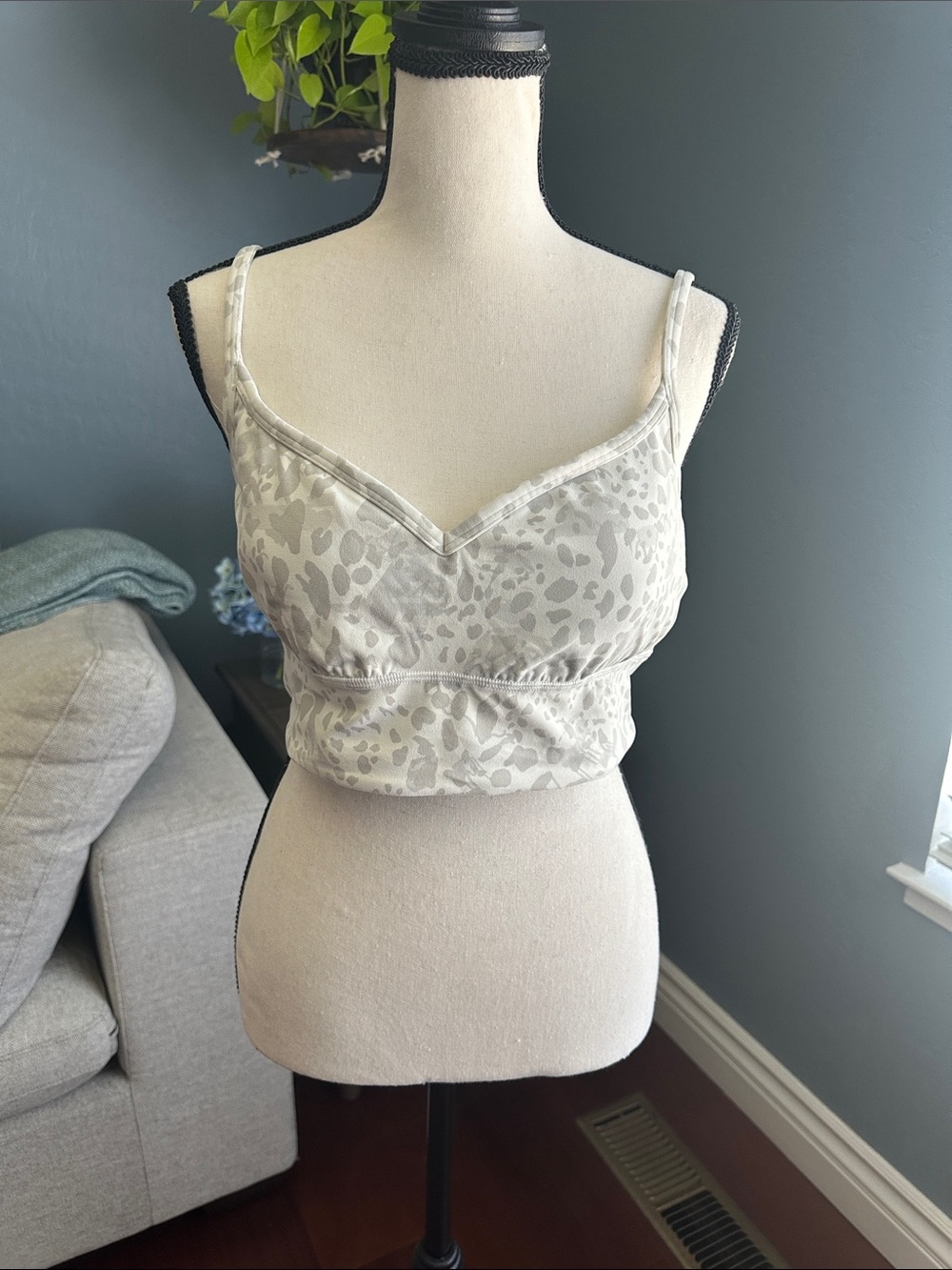 Lululemon bra with removable pads size 12